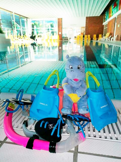 Das Maskottchen der "Happy Hippos" ist immer mit dabei.