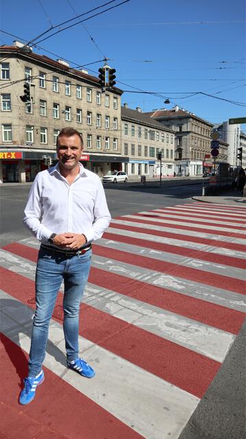 Ein Zebrastreifen in den Österreich-Farben wünscht sich Christian Schuch (FPÖ).