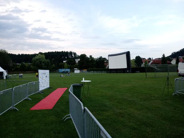 Auf einer 12-Meter-Leinwand wurde der Film "Dirty Dancing" gezeigt.