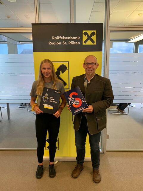 Skitalent Sara Weilguny und Markus Edlinger. | Foto: Raiffeisen 