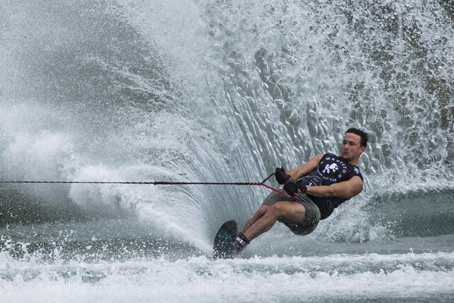 Martin Bauer gewinnt bei den österreichischen Wasserski-Staatsmeisterschaften den Slalom-Bewerb. | Foto: Alois Huemer