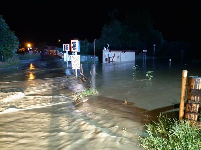 Erst am 17. Juli wurde der Oberpinzgau, hier der Bahnübergang in Bramberg, vom Hochwasser getroffen.