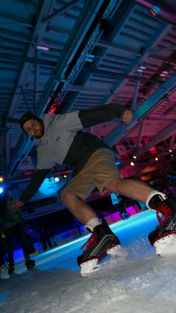 Tanzen auf dem Eis: Ende Juli fand in der Eisarena im Volksgarten die "Eisdisco" statt.  | Foto: Stadt Salzburg/Alexander Killer 