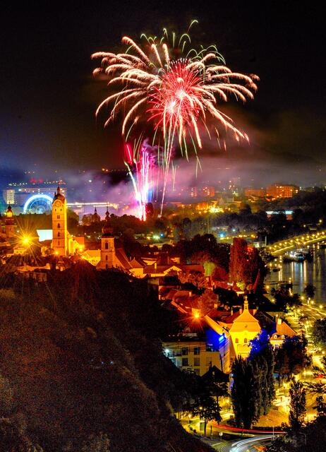 Feuerwerk über Krems-Stein