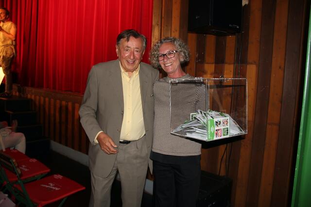 Richard Lugner als Glücksbringer in der Tschauner Bühne | Foto: Veronika Thiem