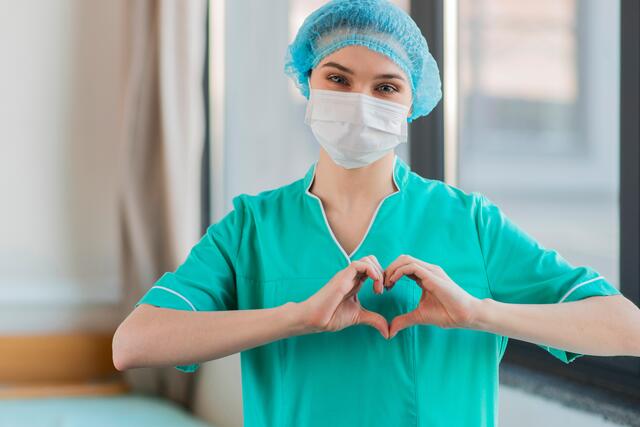 Mini Med und der Österreichische Gesundheits- und Krankenpflegeverband bieten gemeinsam Fortbildungs-Webinare für Pflegepersonal an. | Foto: FREEPIK2/Shutterstock.com