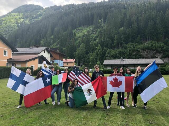 Mit Austauschschülern aus vielen Ländern entstehen Freundschaftsbande auf der ganzen Welt. | Foto: YFU Austria