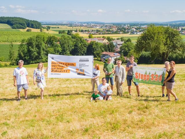 Auch Bernd Lötsch, Umweltschutz-Doyen und früherer Direktor des Naturhistorischen Museums, tritt gegen den Bau der S34 ein und besuchte die Gegner bei Sankt Georgen.