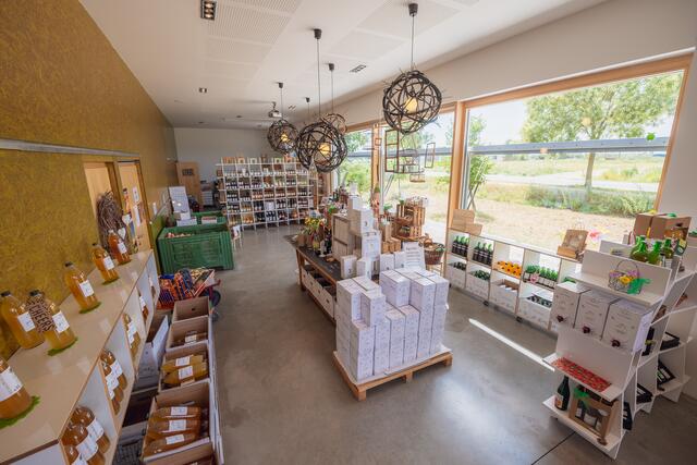 In der Wiener Straße 40 in St. Andrä finden sich verschiedene Produkte aus und zu dem Rohstoff Apfel. | Foto: Naturgenuss Neusiedler See | Matthias Heisler