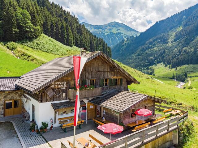Die Niederkaseralm in der Kelchsau ist Schauplatz für die fünfte Auflage von "Tafeln am Hof". | Foto: AMT