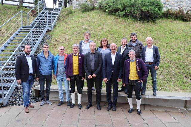 Altbürgermeister und Neo-Landesrat Anton Mattle dankte dem Galtürer Gemeinderat für die gute Zusammenarbeit. | Foto: Othmar Kolp