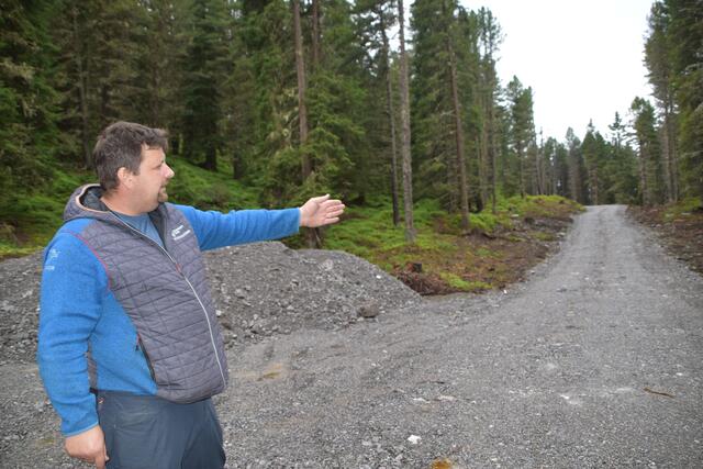 Der Betriebsleiter der Glungezerbahn, Gilbert Bachmann, präsentiert die neue Rodelbahn, die diesen Winter in Betrieb gehen wird. | Foto: Kendlbacher
