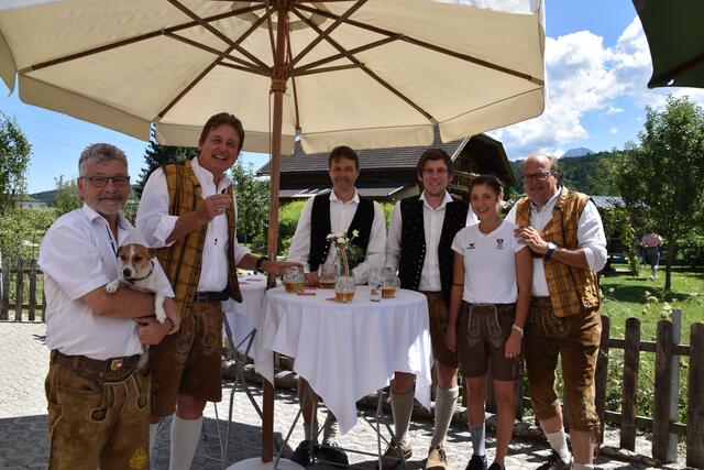 Villacher Quartett mit Karl Ilgenfritz und Olypia Teilnehmerin Lisa Perterer: v. Links nach rechts: Karl Ilgenfritz, Anro Kohlweg, Hannes Benedikt, Matthias Nadrag, Lisa Perterer und Roland Loibnegger.  | Foto: Foto: Lisa Graier 