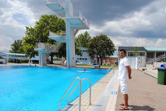 Ganz so leer wie am Foto war es nicht immer im Laaerbergbad – aber leeres als gewöhnlich. | Foto: Franziska Bukowsky