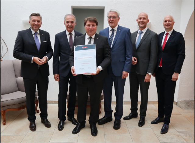 WK-Direktor-Stellvertreter Harald Schermann, WK-Präsident Peter Nemeth, KommR  Rudolf Könighofer, Vizepräsident Paul Kraill, Vizepräsident Martin Horvath und WK-Direktor Rainer Ribing | Foto: Wirtschaftskammer Burgenland