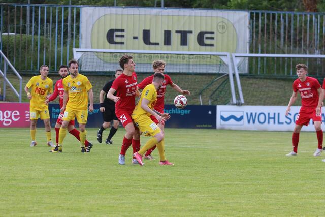 Der Ball rollt im Unterhaus wieder: ASKÖ Donau Linz startete mit einem 2:1-Sieg in die neue OÖ-Liga Saison. | Foto: Reischl