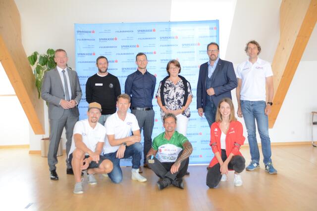 A. Hammerl, M. Winninger, G. Trimmel, Petra Hellmich, M. Brandstetter, R. Pils (hinten); G. Demolsky, J. Kaindl, B. Keller, K. Lehenbauer. | Foto: Leitsberger