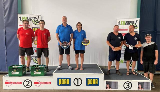 Sieger Gruppe B v.l.n.r.: 2. Platz ESV Frankenfels 2; 1. Platz Markus und Dani; 3. Platz ESV Voest alpine Krems | Foto: Harald Köninger