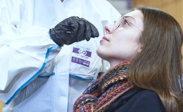 In der Stadt-Apotheke Eferding kann man nun auch einen PCR-Test durchführen lassen. | Foto: Land Tirol/G. Berger (Symbolfoto)