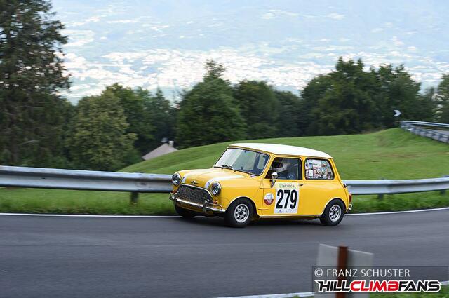 Gregor Frötscher ließ in seinem Mini Cooper die Konkurrenten in Italien alt aussehen. | Foto: Franz Schuster/HillClimbFans