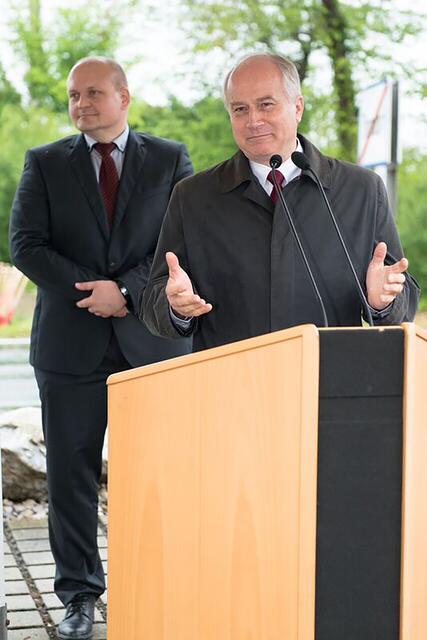 LR Hans Seitinger und Bgm. Gerald Wonner (l.) seinerzeit bei der Eröffnung des Hochwasserschutz-Baus. | Foto: kk