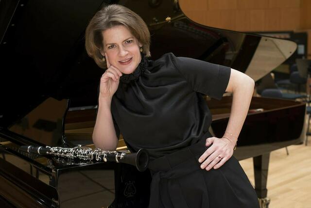 Alexandra Gruber ist Klarinettistin bei den Münchner Philharmonikern und Teil des Sextettes bei den Tonspuren V am Asitz. Sie präsentiert den Besuchern das Klarinettenquintett von Wolfgang Amadeus Mozart. | Foto: Münchner Philharmonika