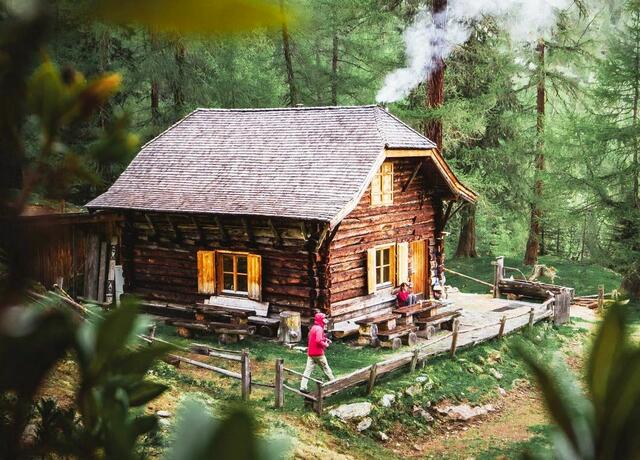 Nässe macht dem Dach der Landecker Schihütte Probleme - Um diese zu beheben, wurde vom Schiklub Landeck ein Spendenaufruf in Kombination mit einem Gewinnspiel gestartet. | Foto: Roman Huber