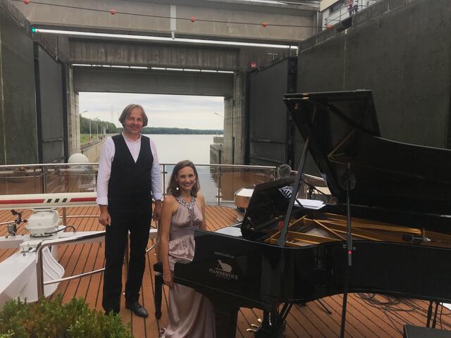 Der deutsche Bariton Burkhart von Puttkamer und die Tiroler Pianistin Katharina Kaindl gaben ein Konzert in der Schleuse. | Foto: VERBUND AG 