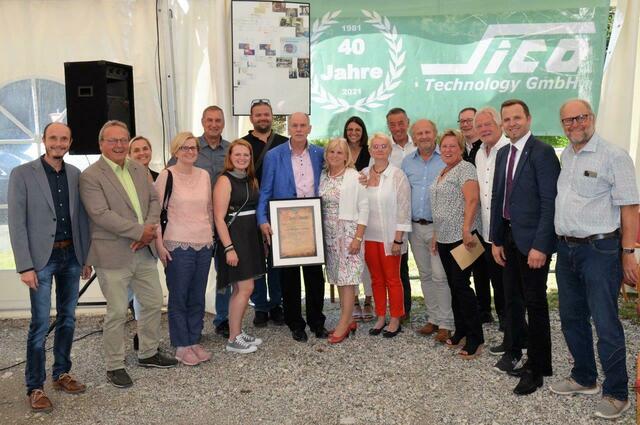 Im Zuge der Firmenfeier bekam Walter Nadrag den Ehrenring verliehen. | Foto: Marktgemeinde Bad Bleiberg