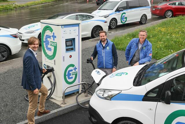 David Gruber (E-Mobilitäts-Experte und Mitgründer der Firma elektroauto.at), Stefan Schnöll (Land Salzburg, Mobilitäts- und Verkehrslandesrat) und 
Johannes Hörl (Vorstand Großglockner Hochalpenstraßen AG) | Foto: grossglockner.at/Franz Neumayr