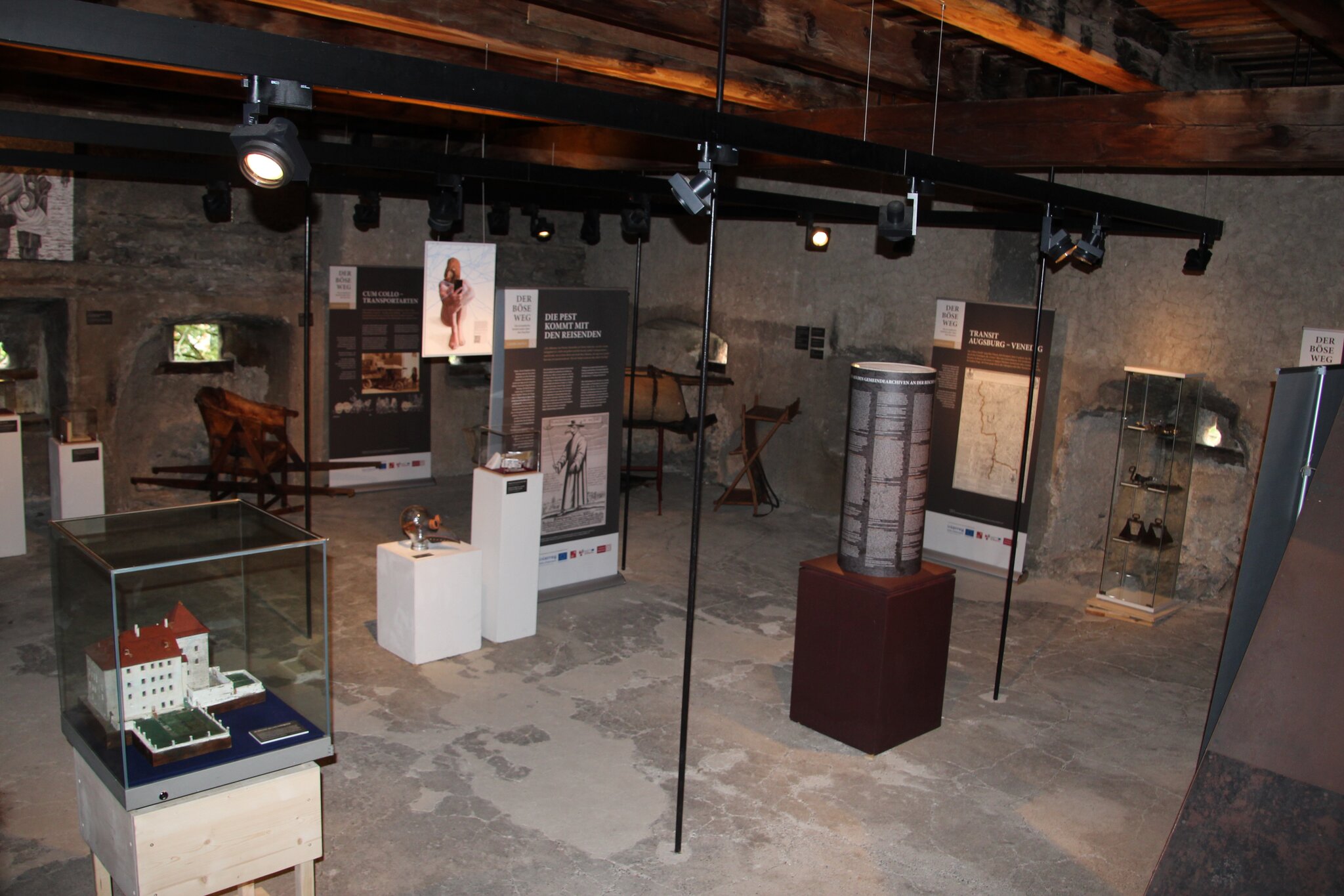 Wanderausstellung erweitert: "Der böse Weg" in Altfinstermünz eröffnet -  Landeck