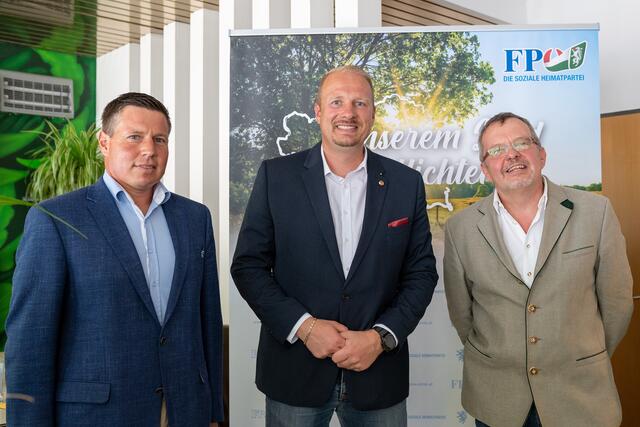 GK Michael Tschermoneg, BR Markus Leinfellner und Vize-Bgm. Bernhard Rößl beim Sommergespräch der FPÖ Voitsberg | Foto: FPÖ