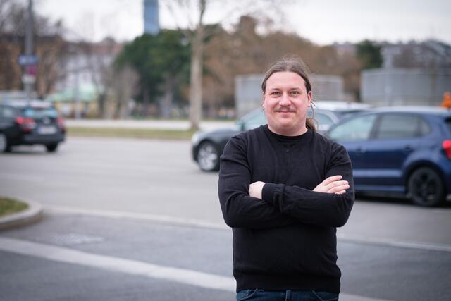 Robert Fröwein, Musikjournalist, ist eingestiegen – und berichtet den Lesern über zufällige Begegnungen. | Foto: Manfred Weis