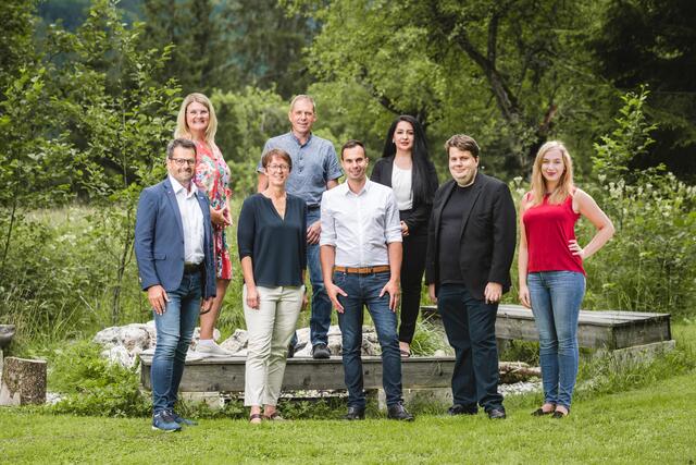 Spitzenkandidat Mario Haas (Mitte) mit dem SPÖ-Team für den Bezirk Gmunden. | Foto: Edwin Husic