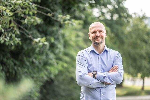 Thomas Rammerstorfer plaudert aus dem Nähkästchen, spricht über seinen Antrieb und seine Ambitionen bei der Wahl.  | Foto: Grüne Wels