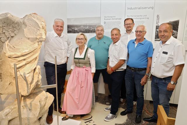 Franz Schnabl, Adelheid Ebner, Hubert Hackl, Josef Wiesinger, Rudolf Silvan, Franz Hofbauer und Herbert Kraus (v.l.) | Foto: SPNÖ