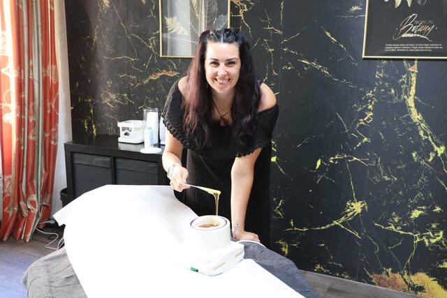 Julia Kaplan eröffnet die Waxingbox auf dem Herzog-Bernhard-Platz in St. Veit. Direkt neben der Tätowierbox von Angelika Mang. Die beiden Freundinnen hatten schon länger den Traum von einem Unternehmen, das Tattoos und Beautybehandlungen vereint. | Foto: RMK