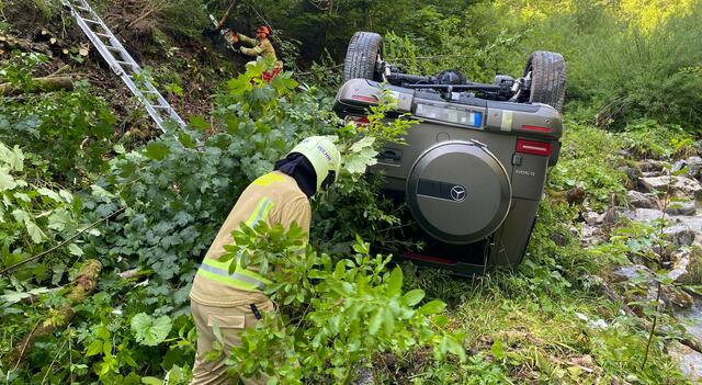 Unfall Deutscher Jäger stürzte mit Mercedes Jeep ab Tirol