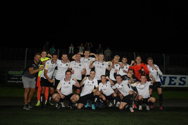 Thomas Ogradnig und Co. bejubeln den Derbysieg... | Foto: RMK