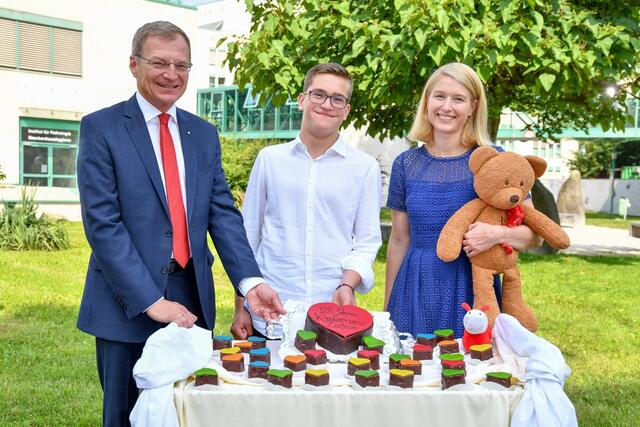 Thomas Stelzer, Herzkind Felix, Christine Haberlander | Foto: KUK
