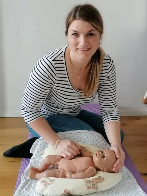 Anna Kaufmann-Bangerl leitet den Babymassage-Kurs. | Foto: EKZ Peuerbach