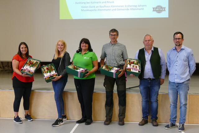 Carina Griesebner (Regionalmanagement Liezen), Julia Weissensteiner (Praktikantin Sommererlebnistage), Andrea Matousch (Organisation Sommererlebnistage), Georg Hörmann (LK Liezen), Wolfgang Jauk (Vizebgm. Altenmarkt, Musikkapelle Altenmarkt), Oliver Gulas-Wöhri (GF Natur- und Geopark) | Foto: NUP Eisenwurzen