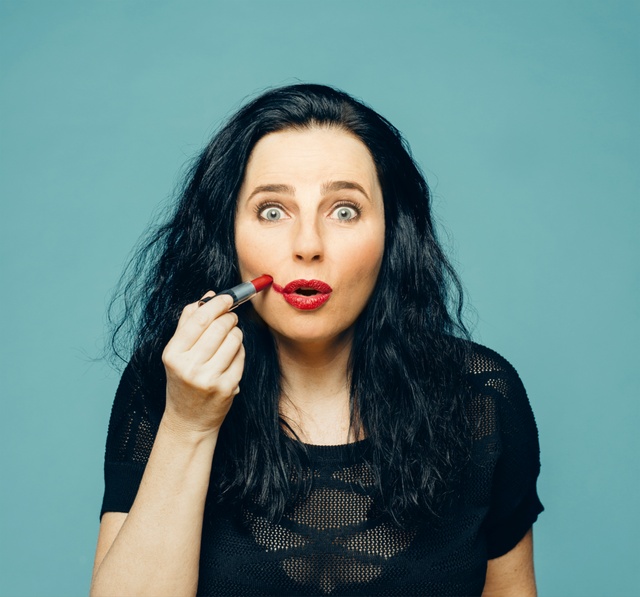 Kabarettistin Nadja Maleh tritt am 28. August mit ihrem Programm im Freilichtmuseum Gerersdorf auf.  | Foto: Markus van der Man