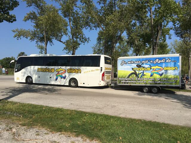 Im komfortablen Reisebus mit dem innovativ optimierten Profi-Fahrradanhänger kommen Radler überall hin. | Foto: KK