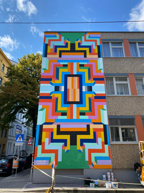 Das Gebäude in der Marktgasse wurde im geometrischen Muster kunstvoll gestaltet.  | Foto: Ghizlane Agzenaï