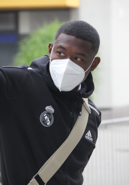 David Alaba steigt aus dem Bus in St. Veit aus. | Foto: Pugganig