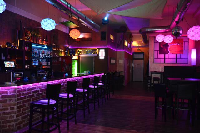 Lange standen die Nachtclubs leer - doch mit Hilfe der 2G-Regelung sind die Discotheken wieder gefüllt! | Foto: Rainer Haspel
