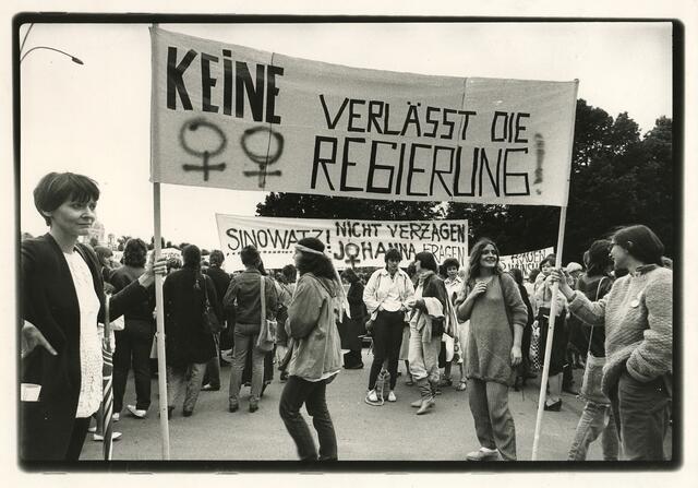 1983 bei einer Demo am Ballhausplatz. Johanna Dohnal war Frauenministerin, Feministin, Visionärin. | Foto: Rudi Semotan