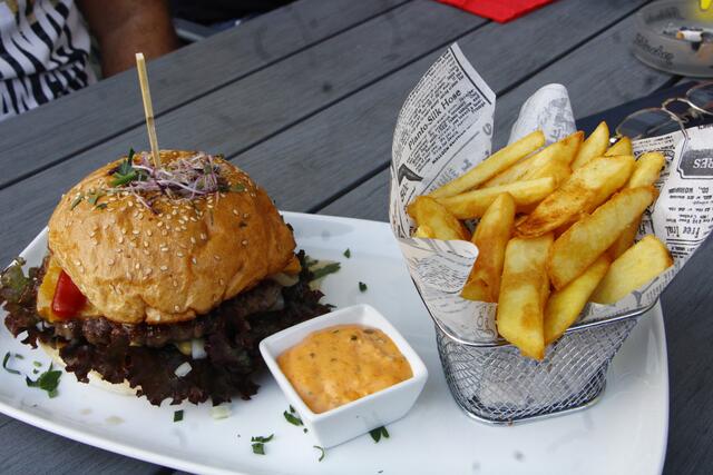 Köstliche Burger rundeten die Irish Night in Weiz ab.