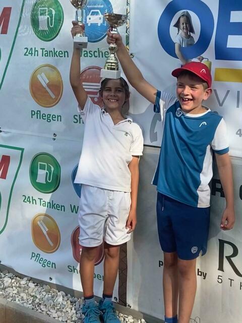 Felix Haslauer (re.) holte den Landesmeistertitel vor Luca Rutzendorfer (beide TC Bad Ischl). | Foto: TC Bad Ischl